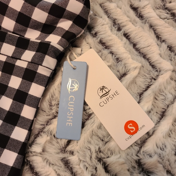 Cupshe Swimsuit - Picture 5 of 5